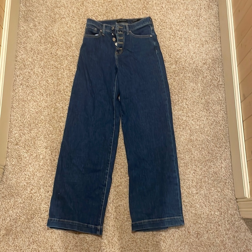 Banana Republic HIGH RISE WIDE LEG jeans. Worn once/only tried on. Like new!